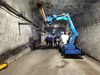 陕煤柠条塔矿业公司在井下现场调试管路安装机器人