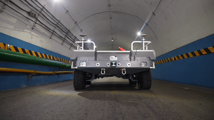 华电“奋进一号”矿用无人驾驶机器人